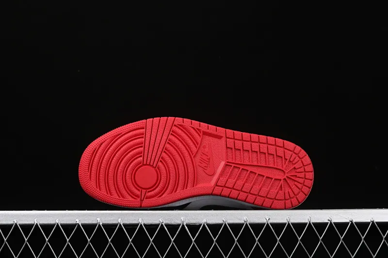 All categories Air Jordan Jordan series basketball shoes Air Jordan 1 High Air Jordan AJ1 Satin WMNS "Black Toe" AJ1 classic replica Joe 1 silk black toe CD0461-016